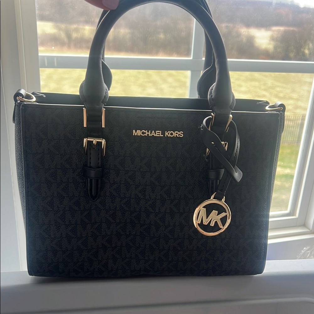 Michael Kors XS Carry All Jet Set Travel Womens Tote (BLACK SIG/GOLD)